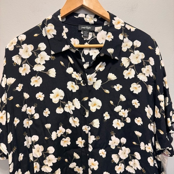 Lord & Taylor Black Floral Button Down Shirt Size XL NWT - Picture 3 of 8